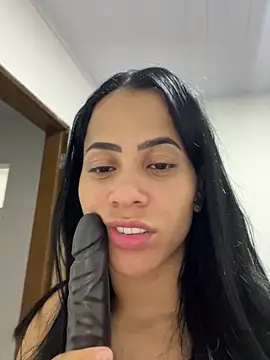 Snapshot of issis1010 chatting on March 4, 7:05 am issis1010 online show from March 4, 7:05 am