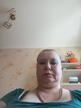 Snapshot of KiraStanton chatting on June 8, 10:05 am KiraStanton online show from June 8, 10:05 am