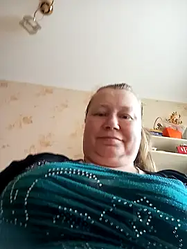 Snapshot of KiraStanton chatting on May 12, 12:11 pm KiraStanton online show from May 12, 12:11 pm