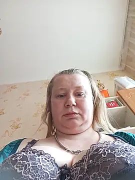Snapshot of KiraStanton chatting on May 19, 12:34 pm KiraStanton online show from May 19, 12:34 pm