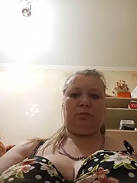 Snapshot of KiraStanton chatting on June 15, 11:59 pm KiraStanton online show from June 15, 11:59 pm