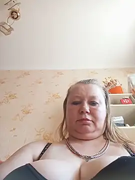 Snapshot of KiraStanton chatting on June 19, 11:27 am KiraStanton online show from June 19, 11:27 am