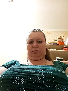 Snapshot of KiraStanton chatting on May 10, 8:33 pm KiraStanton online show from May 10, 8:33 pm