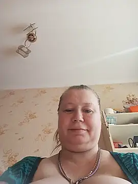 Snapshot of KiraStanton chatting on July 7, 1:47 pm KiraStanton online show from July 7, 1:47 pm