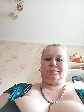 Snapshot of KiraStanton chatting on July 6, 2:02 pm KiraStanton online show from July 6, 2:02 pm