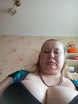 Snapshot of KiraStanton chatting on June 7, 5:34 am KiraStanton online show from June 7, 5:34 am