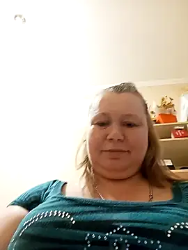 Snapshot of KiraStanton chatting on April 24, 5:15 pm KiraStanton online show from April 24, 5:15 pm