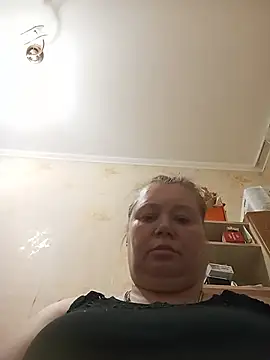 Snapshot of KiraStanton chatting on June 10, 9:49 pm KiraStanton online show from June 10, 9:49 pm