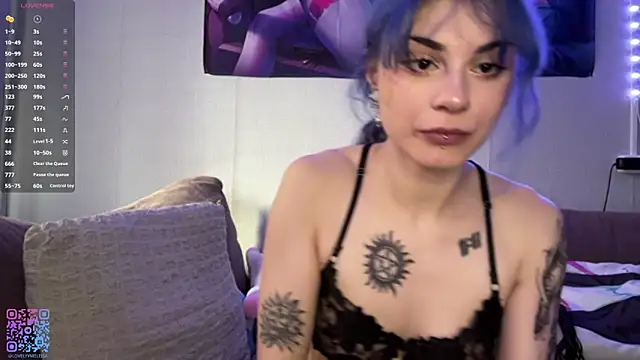 Snapshot of Emmibrilson chatting on July 9, 3:00 pm Emmibrilson online show from July 9, 3:00 pm