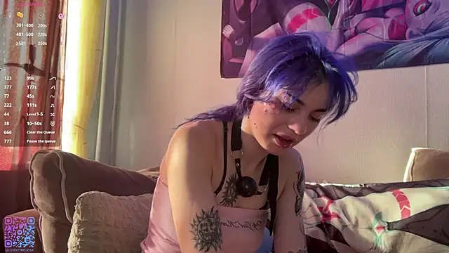 Snapshot of Emmibrilson chatting on July 18, 2:14 pm Emmibrilson online show from July 18, 2:14 pm