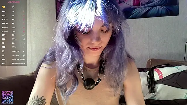 Snapshot of Emmibrilson chatting on June 19, 1:39 pm Emmibrilson online show from June 19, 1:39 pm
