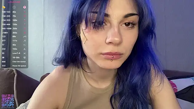 Snapshot of Emmibrilson chatting on June 3, 1:45 pm Emmibrilson online show from June 3, 1:45 pm