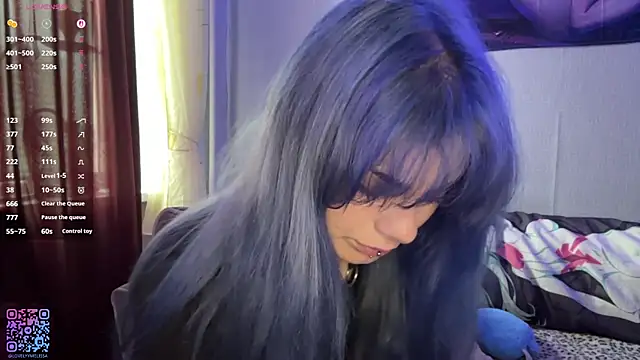 Snapshot of Emmibrilson chatting on July 8, 2:18 pm Emmibrilson online show from July 8, 2:18 pm