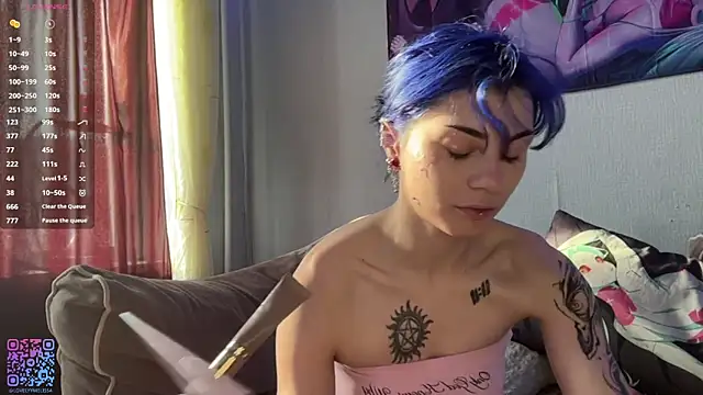 Snapshot of Emmibrilson chatting on July 17, 1:52 pm Emmibrilson online show from July 17, 1:52 pm