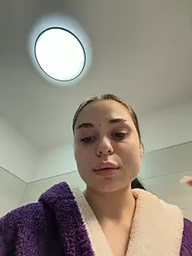 Olivia Noor online show from March 31, 9:39 pm