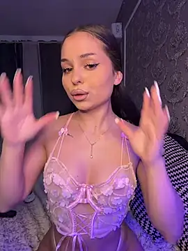 Snapshot of Olivia_Noor chatting on July 8, 6:41 pm Olivia Noor online show from July 8, 6:41 pm