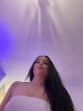 Snapshot of Olivia_Noor chatting on June 30, 10:32 pm Olivia Noor online show from June 30, 10:32 pm