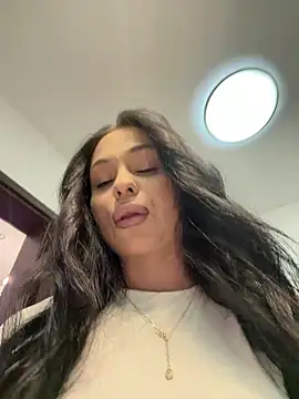 Olivia Noor online show from May 4, 8:22 pm