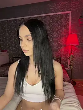 Olivia Noor online show from April 7, 10:00 pm