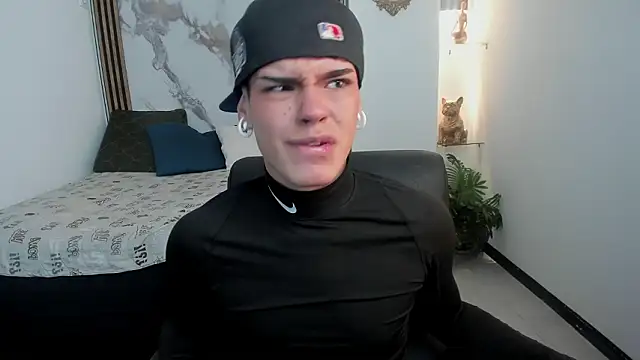 Snapshot of Mk_Desire chatting on March 3, 2:40 am Mk Desire online show from March 3, 2:40 am