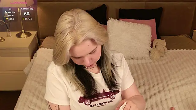 Snapshot of Ivy_Marlowe chatting on June 6, 5:23 am Ivy Marlowe online show from June 6, 5:23 am