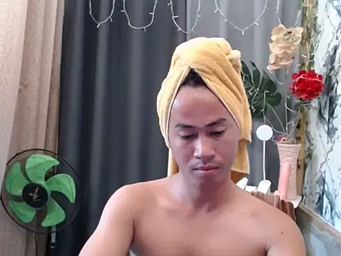 Snapshot of Conmasterxxx chatting on May 3, 2:27 am Conmasterxxx online show from May 3, 2:27 am