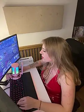 TiffyRose online show from February 24, 5:25 pm