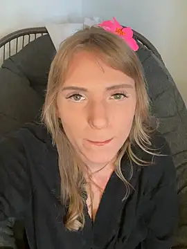 TiffyRose online show from February 25, 2:17 pm