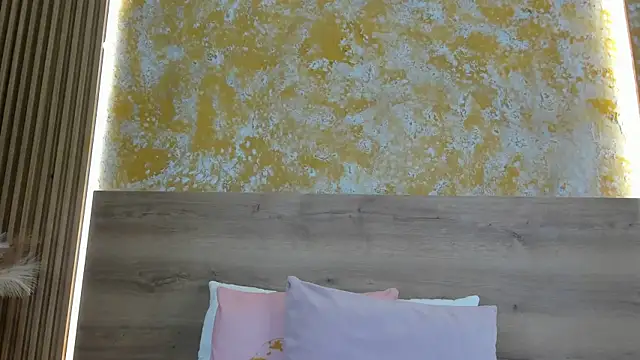 Snapshot of julietta_pink chatting on July 8, 12:06 pm julietta pink online show from July 8, 12:06 pm