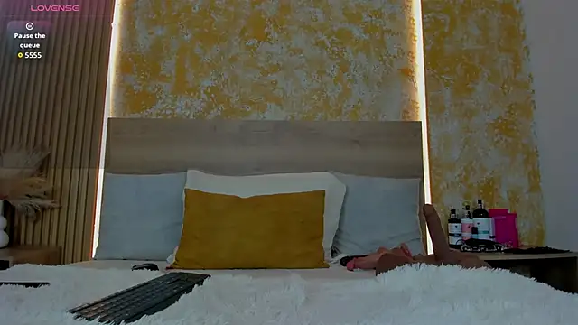 julietta pink online show from April 10, 11:28 am