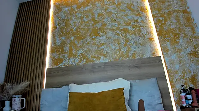 julietta pink online show from April 8, 11:33 am