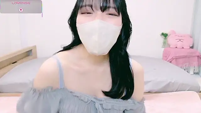 natsuka-chan online show from April 11, 8:40 am