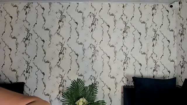 Snapshot of Fiorelaa_ chatting on July 8, 11:44 am Fiorelaa online show from July 8, 11:44 am