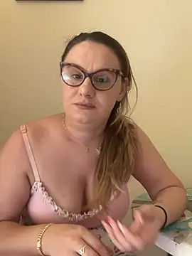 Ella Brazyl online show from March 9, 10:30 am