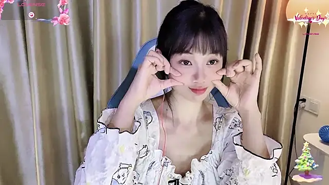 okyssa online show from April 28, 3:05 pm