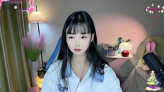okyssa online show from May 17, 3:01 pm