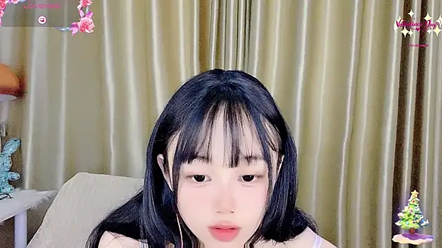 okyssa online show from June 12, 3:59 am