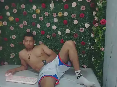 Snapshot of dylans_brown chatting on February 20, 3:36 pm dylans brown online show from February 20, 3:36 pm