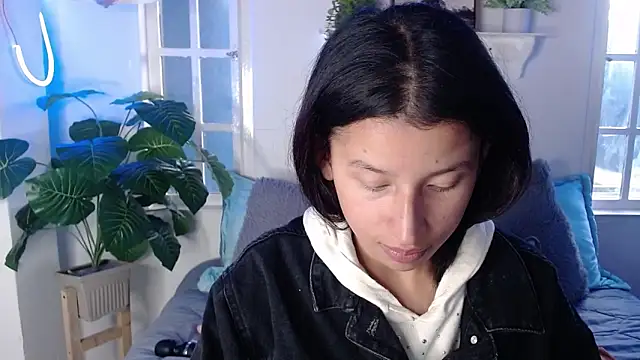 milk chloe  online show from March 20, 1:34 pm