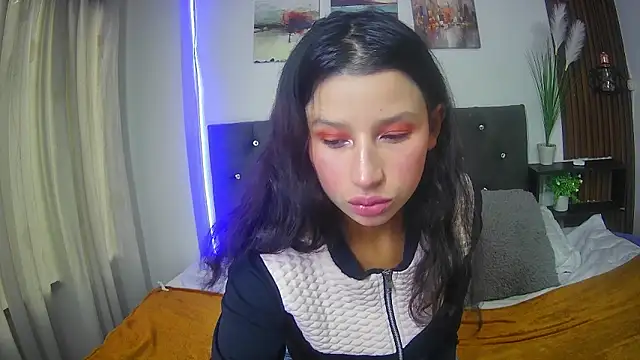 milk chloe  online show from April 9, 1:39 pm