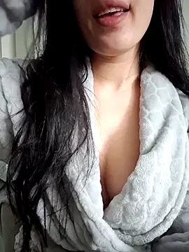 halii21 online show from March 11, 1:49 pm