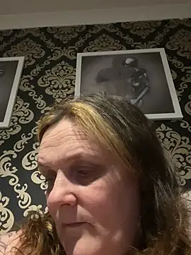 Snapshot of Busty-GilfQuinn chatting on February 22, 10:44 pm Busty-GilfQuinn online show from February 22, 10:44 pm