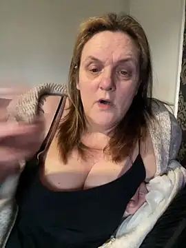 Snapshot of Busty-GilfQuinn chatting on February 26, 9:53 am Busty-GilfQuinn online show from February 26, 9:53 am