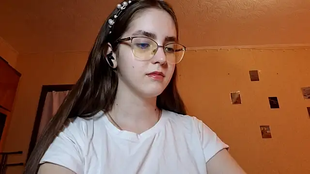 Katelemon online show from March 8, 12:30 pm