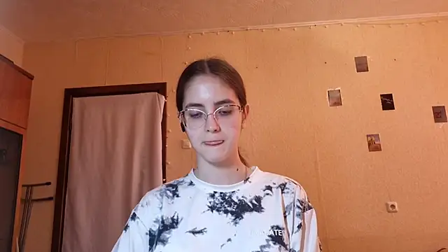 Snapshot of Katelemon chatting on June 25, 10:20 am Katelemon online show from June 25, 10:20 am