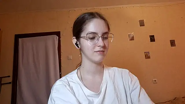 Snapshot of Katelemon chatting on June 8, 1:11 pm Katelemon online show from June 8, 1:11 pm