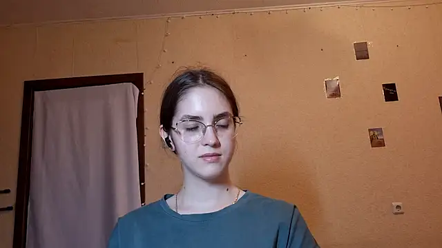 Snapshot of Katelemon chatting on June 3, 2:33 pm Katelemon online show from June 3, 2:33 pm