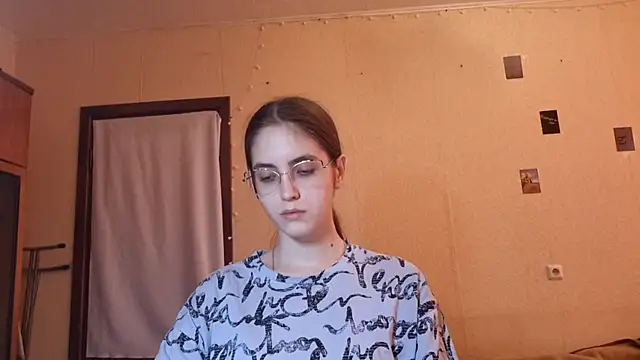 Snapshot of Katelemon chatting on July 9, 10:48 am Katelemon online show from July 9, 10:48 am