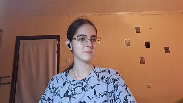 Snapshot of Katelemon chatting on June 30, 9:31 am Katelemon online show from June 30, 9:31 am