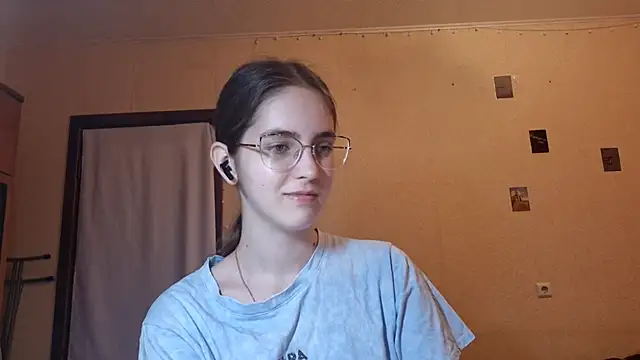 Snapshot of Katelemon chatting on July 10, 10:15 am Katelemon online show from July 10, 10:15 am